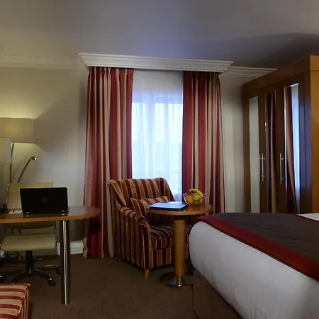 Clanree & Leisure Centre Hotel 4*