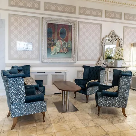 فندق Clanree & Leisure Centre