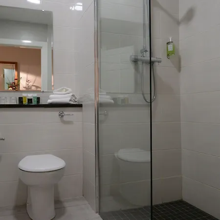 Clanree & Leisure Centre فندق ليتيركيني