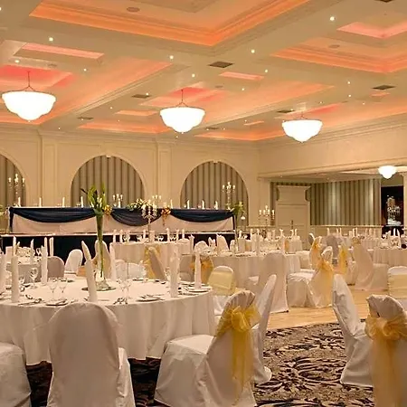 Clanree & Leisure Centre Hotel 4*