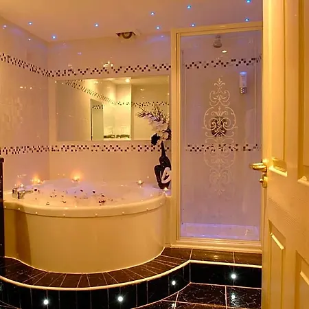Clanree & Leisure Centre Hotel