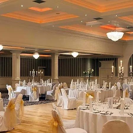 Clanree & Leisure Centre Hotel 4*