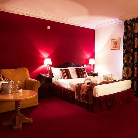 Clanree & Leisure Centre فندق