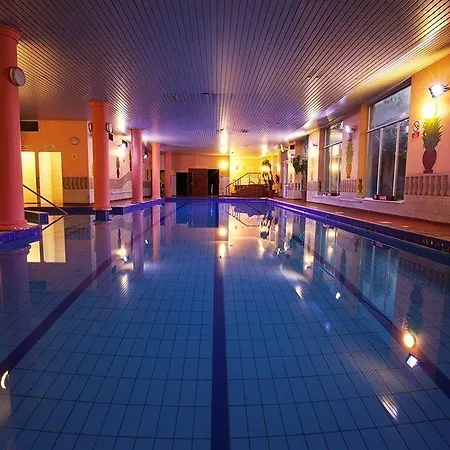 Clanree & Leisure Centre فندق