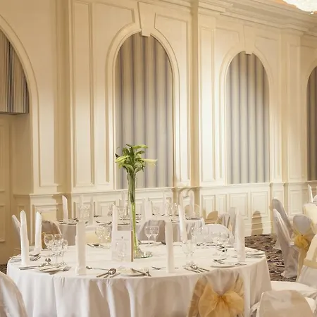 Clanree & Leisure Centre Hotel