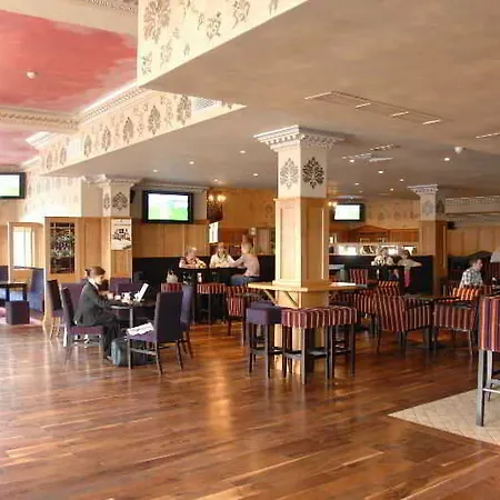 فندق Clanree & Leisure Centre