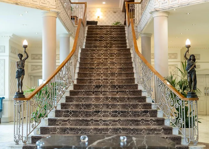 Clanree & Leisure Centre Hotel 4*