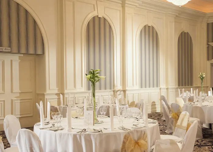 Clanree & Leisure Centre Hotel